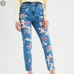 💛💕💜American Eagle Floral Jeans